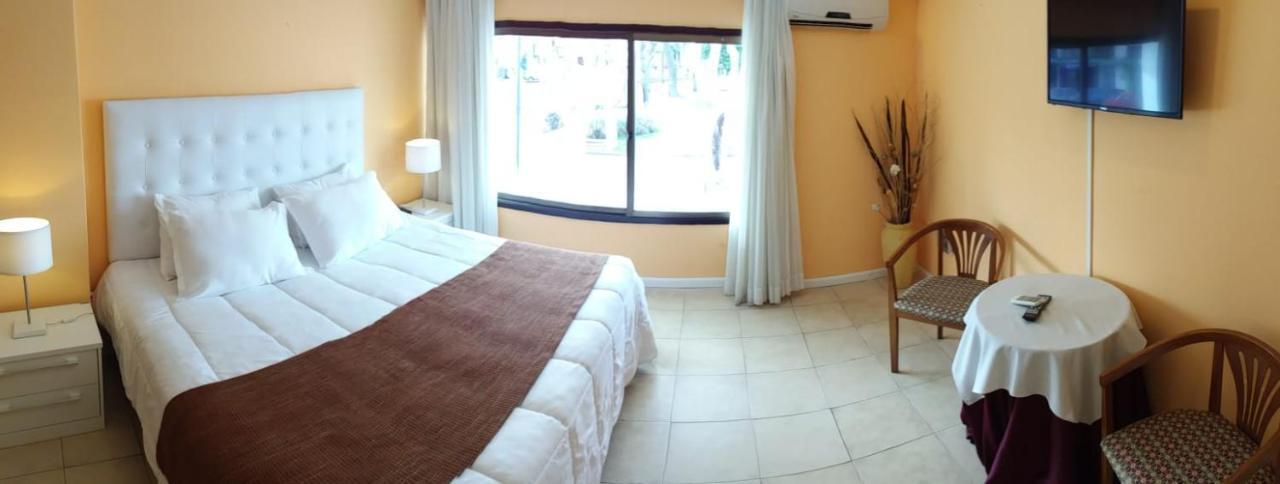 Nuevo Hotel Plaza Минас Екстериор снимка